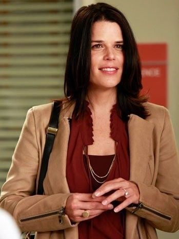 Neve Campbell as Lizzie