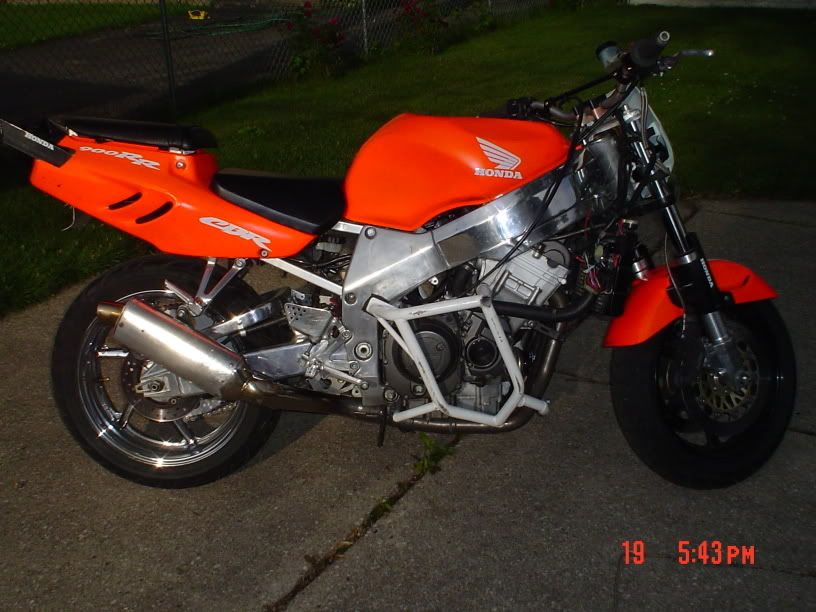 http://i39.photobucket.com/albums/e159/j_espo1/forsalebikepics002.jpg