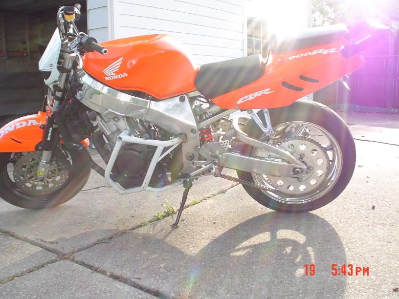 http://i39.photobucket.com/albums/e159/j_espo1/forsalebikepics003.jpg