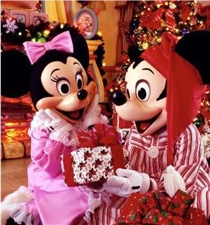 Mickey &amp; Minnie Christmas Pictures, Images and Photos