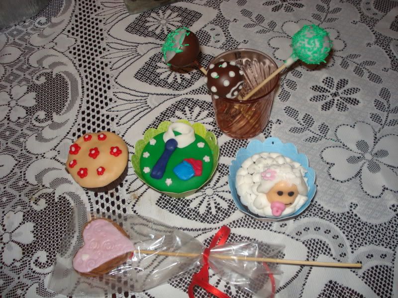 Cake-pops, Cupcakes e Bolachas decoradas