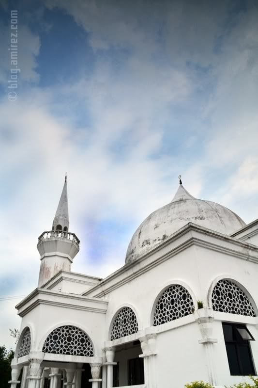 langit biru masjid brunei