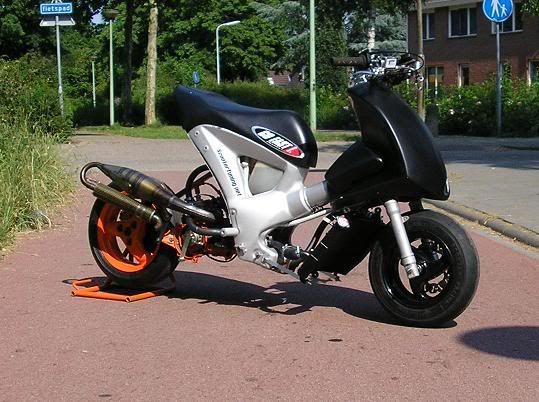[img width=539 height=402]http://i39.photobucket.com/albums/e175/evo-fight/scooter1-1.jpg[/img]