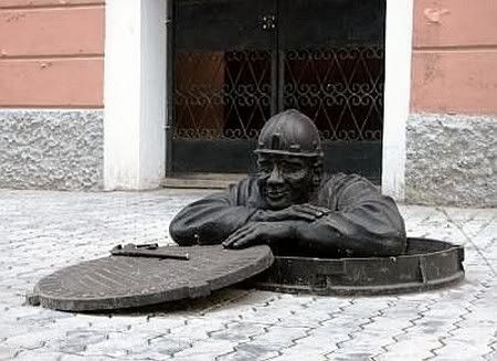 toilet in gutter