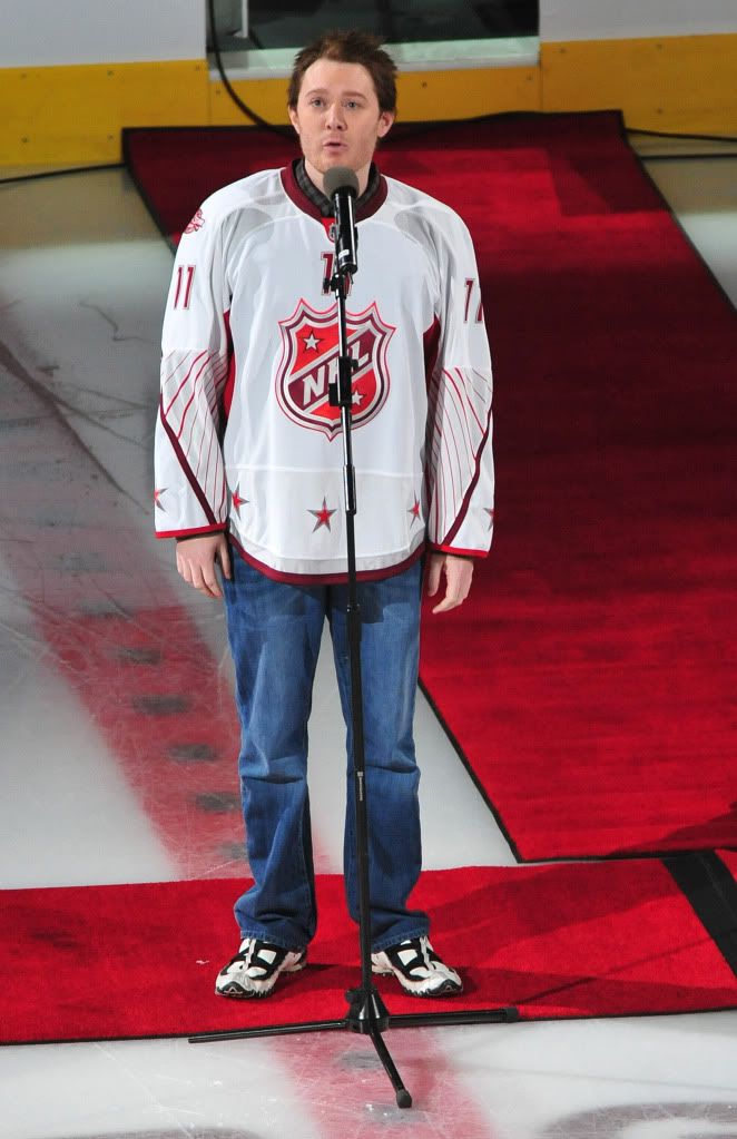 clay_aiken_sings_national_anthem_at_2011_nhl_all_star_game_156.jpg